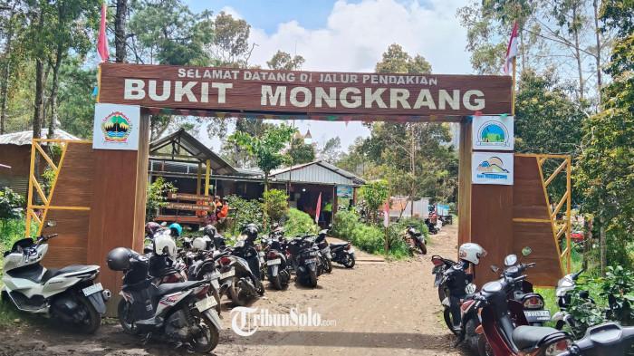 PENCARIAN HARI KEDELAPAN - Suasana basecamp Mongkrang pada Opsar hari kedelapan pencarian Yazid Ahmad Fridaus (26), pendaki bukit Mongkrang, Karanganyar, Senin (26/1/2026). Pendaki asal Desa Gawanan, Kecamatan Colomadu, Kabupaten Karanganyar, itu menghilang sejak Minggu, 18 Januari 2026. Kini pencarian sudah memasuki hari kedelapan.