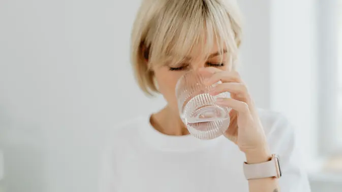 Air Dingin vs Air Suhu Ruang (Foto: Pexels/Karola G)