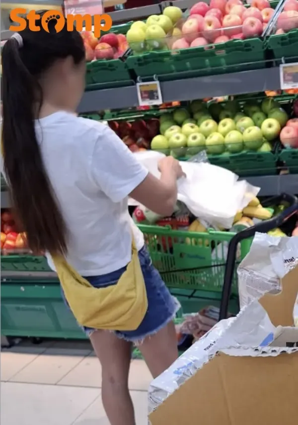 Bukan 3 atau 5, Wanita Ini Ambil 20 Kantong Plastik di Supermarket!