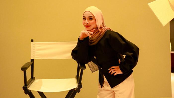 AUREL HERMANSYAH - Cerita Aurel Hermansyah merasa sudah mekar di fase kehidupannya saat ini, digambarkan oleh koleksi fashion terbaru miliknya.
