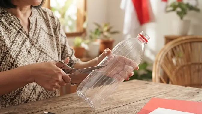 Cara Membuat Lampion Merah Putih dari Botol Plastik (AI generated)