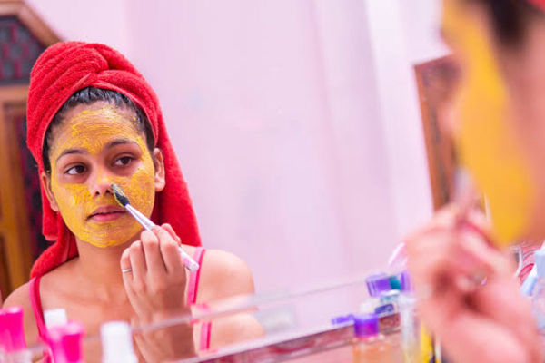 Glowing Skincare Tips for Durga Puja: Try These 3 Turmeric Beauty Remedies