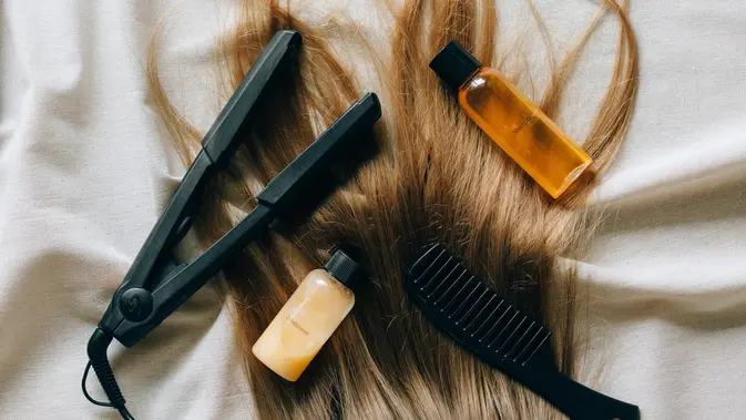Mengaplikasikan masker rambut secara berkala dapat mengembalikan kelembutan asli rambut. [Dok/Pexels.com/Olha Ruskykh].