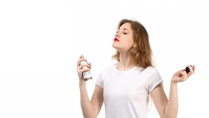 Memilih parfum yang tepat baik Elixir dan Eau de Parfum harus berdasarkan karakter dan kebutuhan masing-masing. [Dok/freepik.com/KamranAydinov]