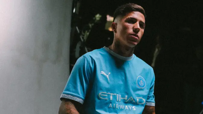 Enzo Fernandez Enzo Fernandez resmi tinggalkan Chelsea dan gabung Manchester City di bursa transfer musim panas 2026. (Dok. X @ManCity)