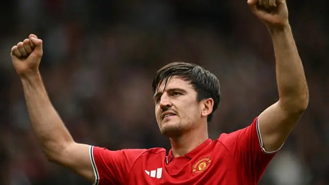 Bek Manchester United, Harry Maguire Bek Manchester United, Harry Maguire, merayakan gol kedua timnya dalam pertandingan Premier League antara Manchester United dan Ipswich Town di Old Trafford, Manchester, barat laut Inggris, Minggu (30/8/2026). (AFP/Paul Ellis)