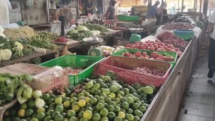 Harga bahan dapur dan sembako di Kota Tanjungbalai masih normal, tidak terdampak akibat bencana alam yang melanda beberapa wilayah di Sumatera Utara. Kadis koperindag, Wiwin memprediksi harga akan bertahan hingga natal dan tahun baru, Rabu (3/12/2025).