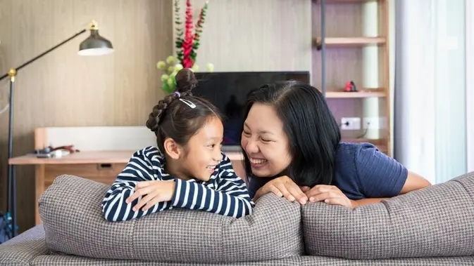 Ilustrasi seorang ibu dan anak/freepik.com/Danai76 Ilustrasi Memiliki Rasa Tanggung Jawab yang Tinggi (Foto dok: Freepik/Danai76).