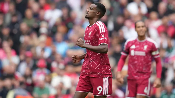 Alexander Isak dari Liverpool melakukan selebrasi setelah mencetak gol pembuka bagi timnya dalam pertandingan Liga Inggris antara Liverpool dan Nottingham Forest di Liverpool, Inggris, Sabtu, 29 Agustus 2026. (Foto AP/Jon Super)