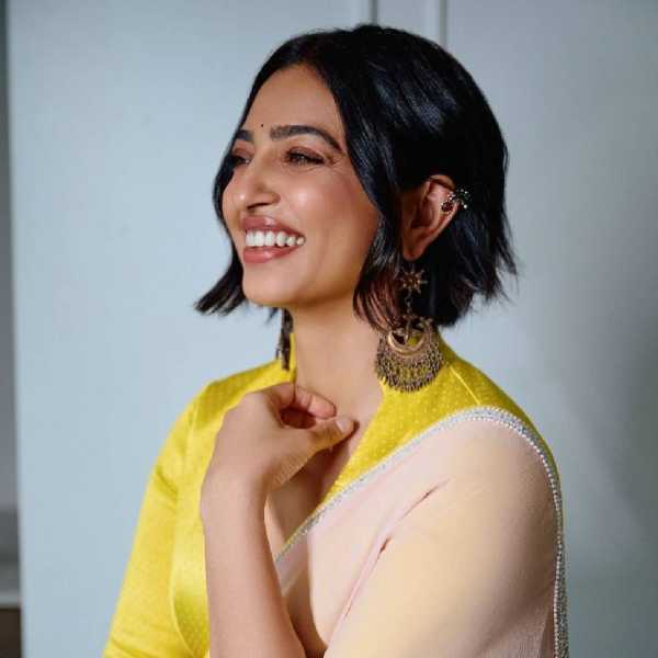 राधिकाने 2005 मध्ये 'वाह! लाइफ हो तो ऐसी' या चित्रपटातून सिनेसृष्टीत पदार्पण केलं. सुरुवातीच्या काळात मात्र तिला मोठ्या संघर्षाचा सामना करावा लागला. थिएटरमध्ये काम करत असताना तिची कमाई महिन्याला साधारण 8 ते 10 हजार रुपयांपर्यंत होती. 