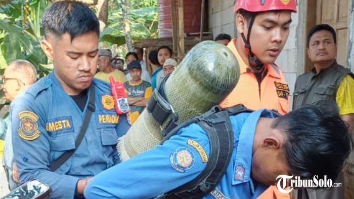 EVAKUASI - Proses evakuasi perempuan yang ditemukan berada di dalam sumur warga di Dukuh Plawan, RT 04, RW 10, Desa Kwangsan, Kecamatan Jumapolo, Kabupaten Karanganyar, Senin (7/9/2026). Petugas membutuhkan waktu sekitar satu jam untuk mengevakuasi W dari dalam sumur yang memiliki kedalaman 25 meter dengan air mencapai 4 meter.
