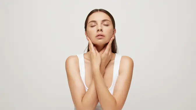 Melembapkan wajah Ilustrasi moisturizer untuk kulit sensitif. Credit: unsplash.com/Marine