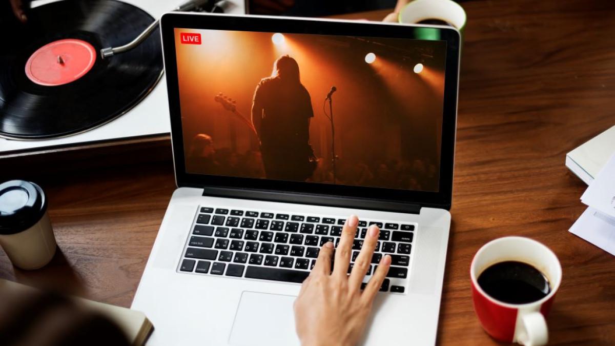 Video yang diputar melalui browser dengan fitur peningkatan kualitas tampilan.
