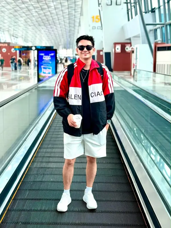 Andrew Andika pakai jaket © instagram.com/andrewandika