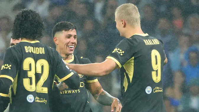 Pemain Manchester City Erling Haaland (kanan) merayakan gol bersama Enzo Fernandez dalam laga Liga Champions antara Porto vs Man City di Porto, Portugal, Selasa, 8 September 2026. (AP Photo/Luis Vieira)
