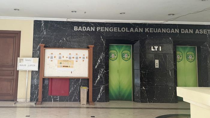 BPKAD KUKAR DIGELEDAH - Suasana Kantor Badan Pengelola Keuangan dan Aset Daerah (BPKAD) Kutai Kartanegara (Kukar), Gedung D Kompleks Kantor Bupati Kukar, Jalan Robert Wolter Mongisidi No. 1, Kelurahan Timbau, Kecamatan Tenggarong, Kabupaten Kutai Kartanegara, Provinsi Kalimantan Timur, Selasa (8/9/2026).