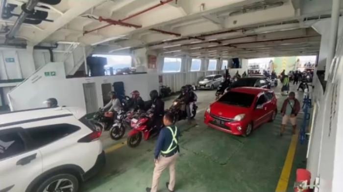 kapal feri tiba di Pelabuhan Amolengo Konawe Selatan dari Pelabuhan Ferry Labuan Buton Utara