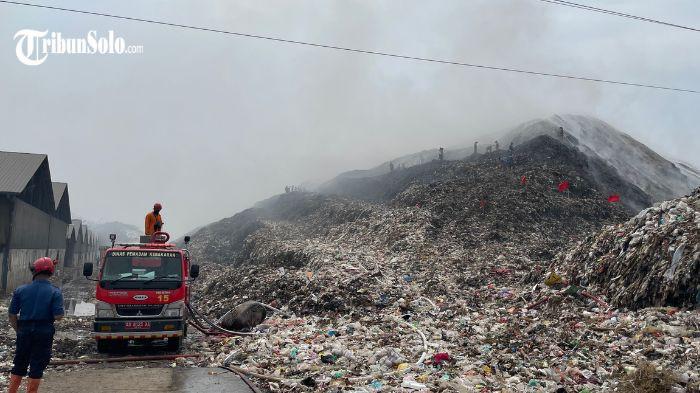PUTRI CEMPO - Situasi di TPA Putri Cempo Solo, Rabu (9/9/2026). Kebakaran TPA Putri Cempo Solo Jawa Tengah diduga cepat menyebar karena kandungan gas metana serta tumpukan sampah yang mengandung bahan mudah terbakar.