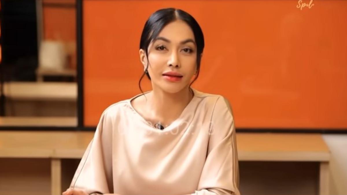 Penampilan berubah drastis, Denada sebut salah satu faktor yang membuat bentuk wajahnya terlihat berbeda adalah perubahan pola makan yang dijalaninya.