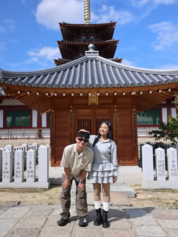 Itab dan April di Jepang (credit: instagram.com/da7_aprillll) Itab dan April di Jepang (credit: instagram.com/da7_aprillll)