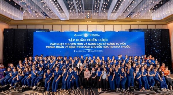 About 1,000 pharmacists across the Long Chau pharmacy network will receive advanced training to strengthen their capabilities in patient counseling and treatment adherence support for lipid disorder management. Photo courtesy of Viatris Vietnam