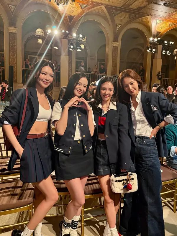 Jisoo BLACKPINK Bareng SNSD HyoRiSoo (credit: instagram.com/sooyaaa__)