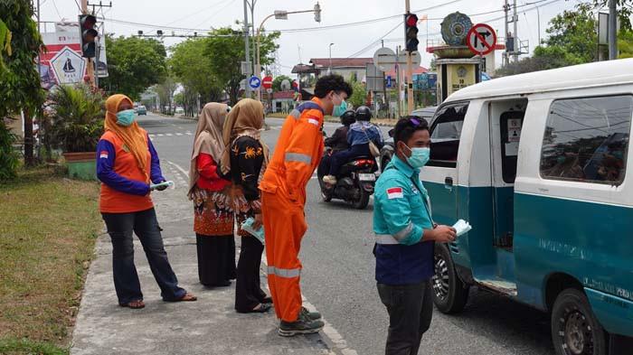 Pembagian masker di Kelurahan Penajam
