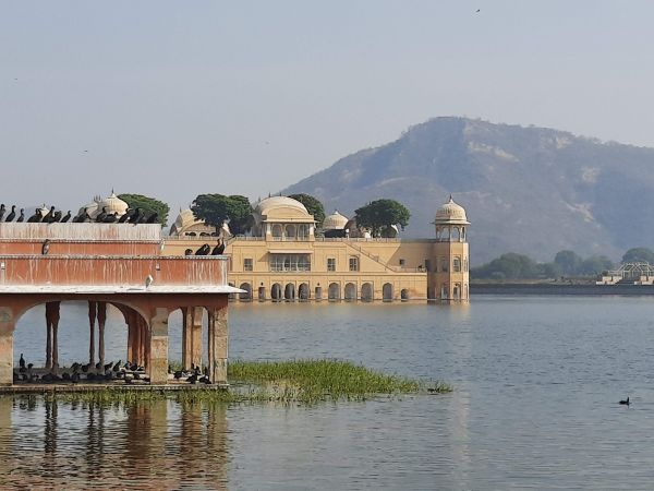 हिंदीमध्ये जलमहाल रहस्य