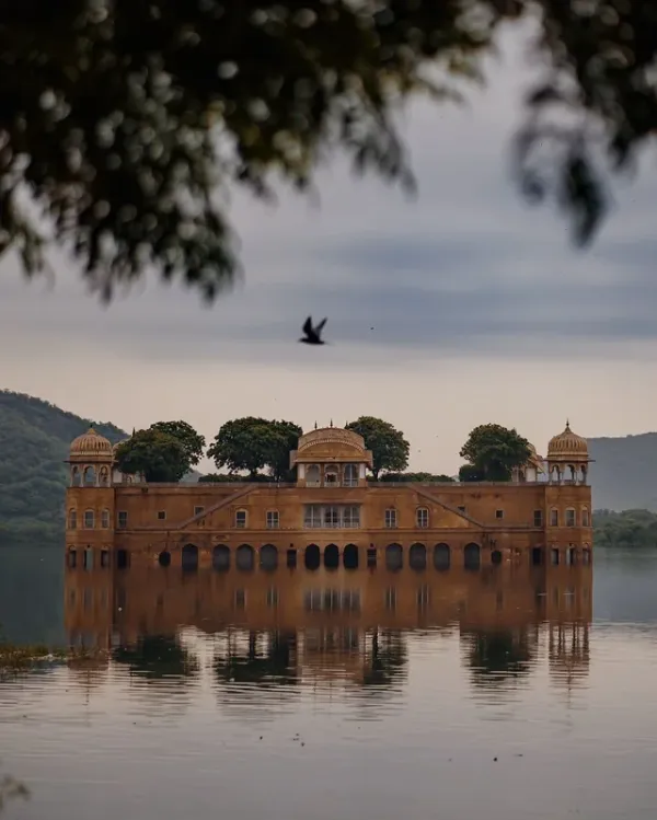 हिंदीमध्ये जलमहाल रहस्य