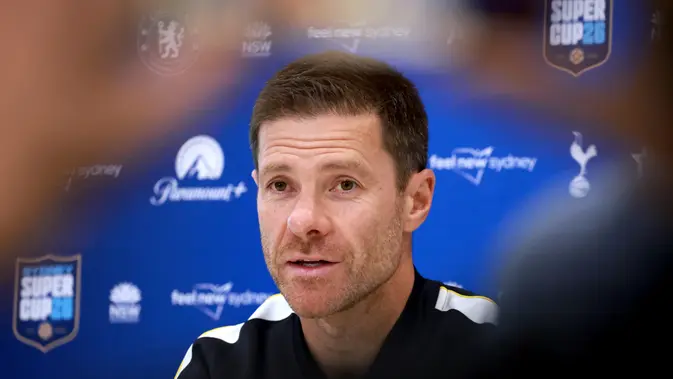 Manajer Chelsea, Xabi Alonso, berbicara dalam konferensi pers di Sydney pada 31 Juli 2026. (DAVID GRAY / AFP)