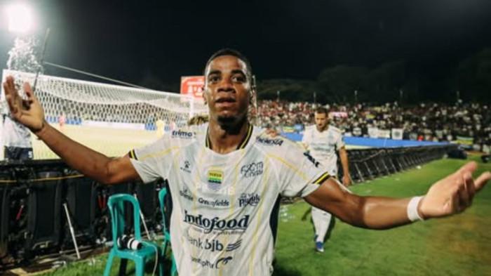 MERAYAKAN KEMENANGAN - Uilliam Barros merayakan kemenangan Persib Bandung atas Persijap Jepara dalam pekan ketiga Super League 2026/2027 di Stadion Gelora Bumi Kartini, Jepara, Jawa Tengah, pada Minggu (20/9/2026).