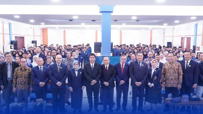 AI OVERUSE- Civitas akademika Universitas Dian Nusantara (Undira). Di hadapan 1.529 mahasiswa baru Ketua Yayasan Dian Asra, Sagoro Dharmawan menyinggung fenomena AI Overuse atau penggunaan dan ketergantungan terhadap kecerdasan buatan (AI) secara berlebihan.
