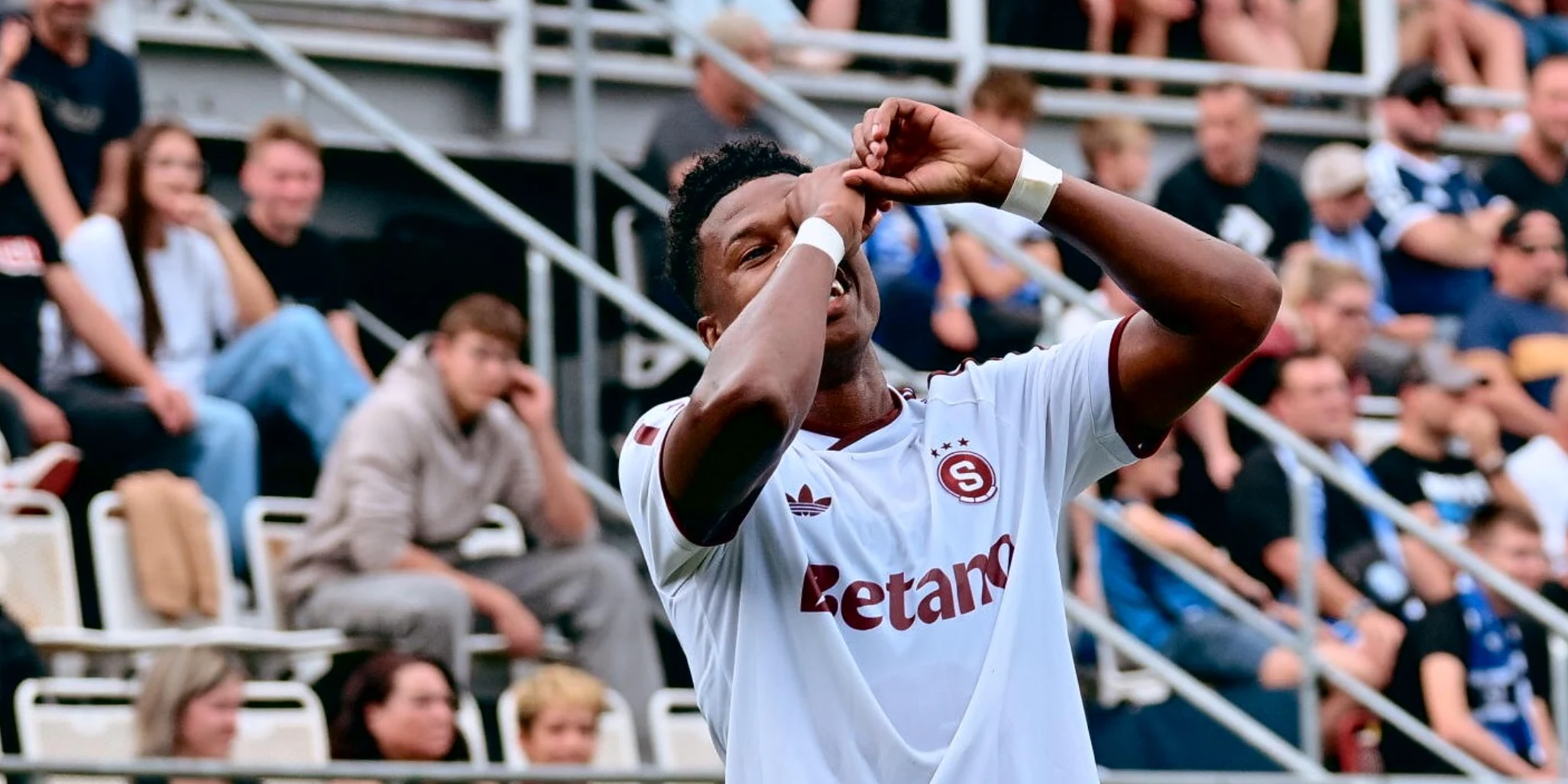 Sparta Praha rozhodla po vedení Mercada a tlaku po přestávce