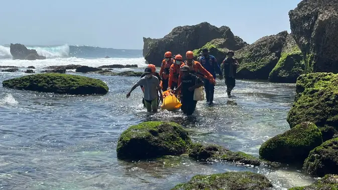 Turis Rusia yang Hilang Ditemukan Tewas di Tebing Mebulu Bali Seorang WNA asal Rusia bernama G Artem (40), ditemukan tewas di sela-sela bebatuan bawah tebing pada Sabtu (26/9/2026).