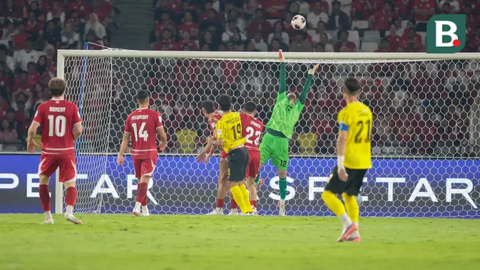Maarten Paes Maarten Paes bekerja keras mengamankan gawang Timnas Indonesia dari serbuan pemain Malaysia pada Grup B FIFA ASEAN Cup 2026 di Stadion Utama Gelora Bung Karno, Jakarta, Senin (28/9/2026). (Bola.com/Budy Santoso)