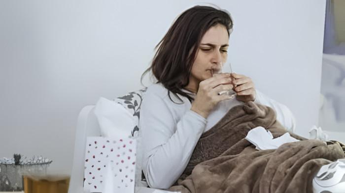 DEMAM TINGGI- Ilustrasi seorang wanita yang sedang mengalami demam tinggi akibat terserang flu berat. Saat ini, Influenza A sedang merebak dimana-mana.