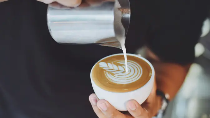 Bulan Oktober menjadi momen spesial bagi para pencinta kopi di seluruh dunia. Tak terkecuali bagi Starbucks Indonesia yang kembali menghadirkan perayaan penuh semangat untuk menyambut Bulan Kopi Internasional 2025. (foto/dok: freepik/chevanon)