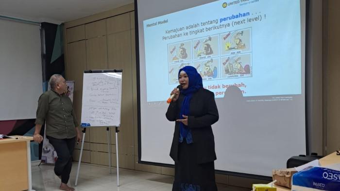 Tri Utami menjadi pembicara pelatihan UMKM