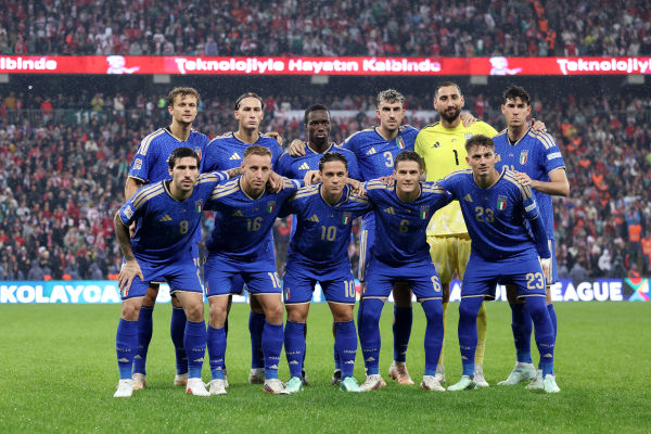 BURSA, TURKEY - SEPTEMBER 28: Italy pose for a team photograph before the UEFA Nations League 2026/27 group phase match between Türkiye and Italy at Atatürk Spor Kompleksi Matli Stadyumu on September 28, 2026 in Bursa, Turkey. (Photo by Ahmad Mora/Getty Images)
