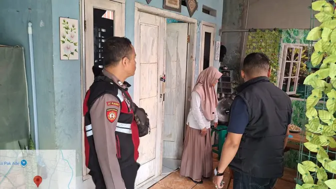 Kepolisian olah tkp pencurian motor di Pancoran Mas Depok. (Istimewa) Kepolisian olah tkp pencurian motor di Pancoran Mas Depok. (Istimewa)