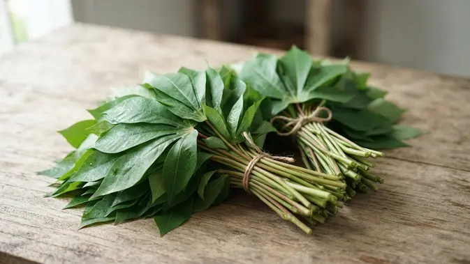 Daun Singkong Memilih dan Menyimpan Daun Singkong. (AI Generated)