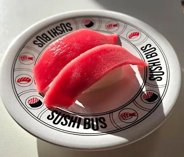 Unik! Ini Restoran Sushi Conveyor Belt dalam Bus Pertama di Jepang