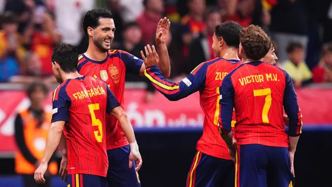 ;Pemain Spanyol merayakan gol yang dicetak Mikel Merino ke gawang Republik Ceska dalam laga Grup 3 UEFA Nations League A 2026/2027 di Oviedo, Minggu (4/10/2026) dini hari WIB. (AP Photo/Manu Fernandez)