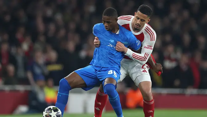 arsenal vs leverkusen liga champions Christian Kofane dan William Saliba berebut bola dalam laga leg kedua babak 16 besar Liga Champions antara Arsenal vs Leverkusen di Emirates Stadium, 18 Maret 2026. (AP Photo/Ian Walton)