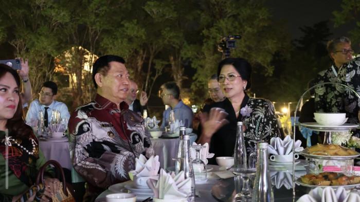 SEMANGAT: Pemerintah Provinsi (Pemprov) Sulawesi Utara (Sulut) tancap gas memanfaatkan momentum internasional World Coconut Day 2026. ​Pesan optimistis tersebut disampaikan Wakil Gubernur Sulut, Victor Mailangkay, saat mewakili Gubernur Yulius Selvanus pada acara Welcome Dinner World Coconut Day 2026 yang berlangsung meriah, Kamis (8/10/2026) malam