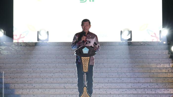 SEMANGAT: Pemerintah Provinsi (Pemprov) Sulawesi Utara (Sulut) tancap gas memanfaatkan momentum internasional World Coconut Day 2026. ​Pesan optimistis tersebut disampaikan Wakil Gubernur Sulut, Victor Mailangkay, saat mewakili Gubernur Yulius Selvanus pada acara Welcome Dinner World Coconut Day 2026 yang berlangsung meriah, Kamis (8/10/2026) malam