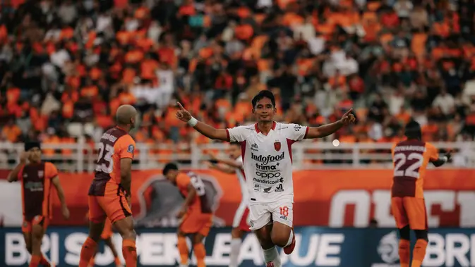 Kadek Agung Widnyana berselebrasi setelah mencetak gol ke gawang Borneo FC dalam laga pekan 14 BRI Super League 2025/2026 di Stadion Segiri, Samarinda, Minggu (30/11/2025). (Dok. Bali United)