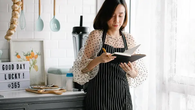 Cara Menyusun Menu Rumahan Lezat dengan Anggaran Terbatas Kunci memasak hemat bukan hanya memilih bahan murah, tetapi juga merencanakan menu dan memanfaatkan bahan makanan agar tidak terbuang sia-sia. (Foto/Dok: Pexels)