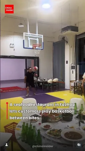 Unik! Di Restoran Seafood Ini Bisa Main Basket Sambil Makan