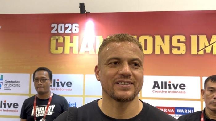 PEMAIN LEGENDARIS - Eks bek Manchester United (MU) Wes Brown memberikan keterangan usai laga United Legends vs North London Legends di Stadion Utama Gelora Bung Karno (SUGBK), Senayan, Jakarta, Sabtu (10/10/2026). Ia berkelakar soal reaksi keras Sir Alex Ferguson atas kekalahan timnya.